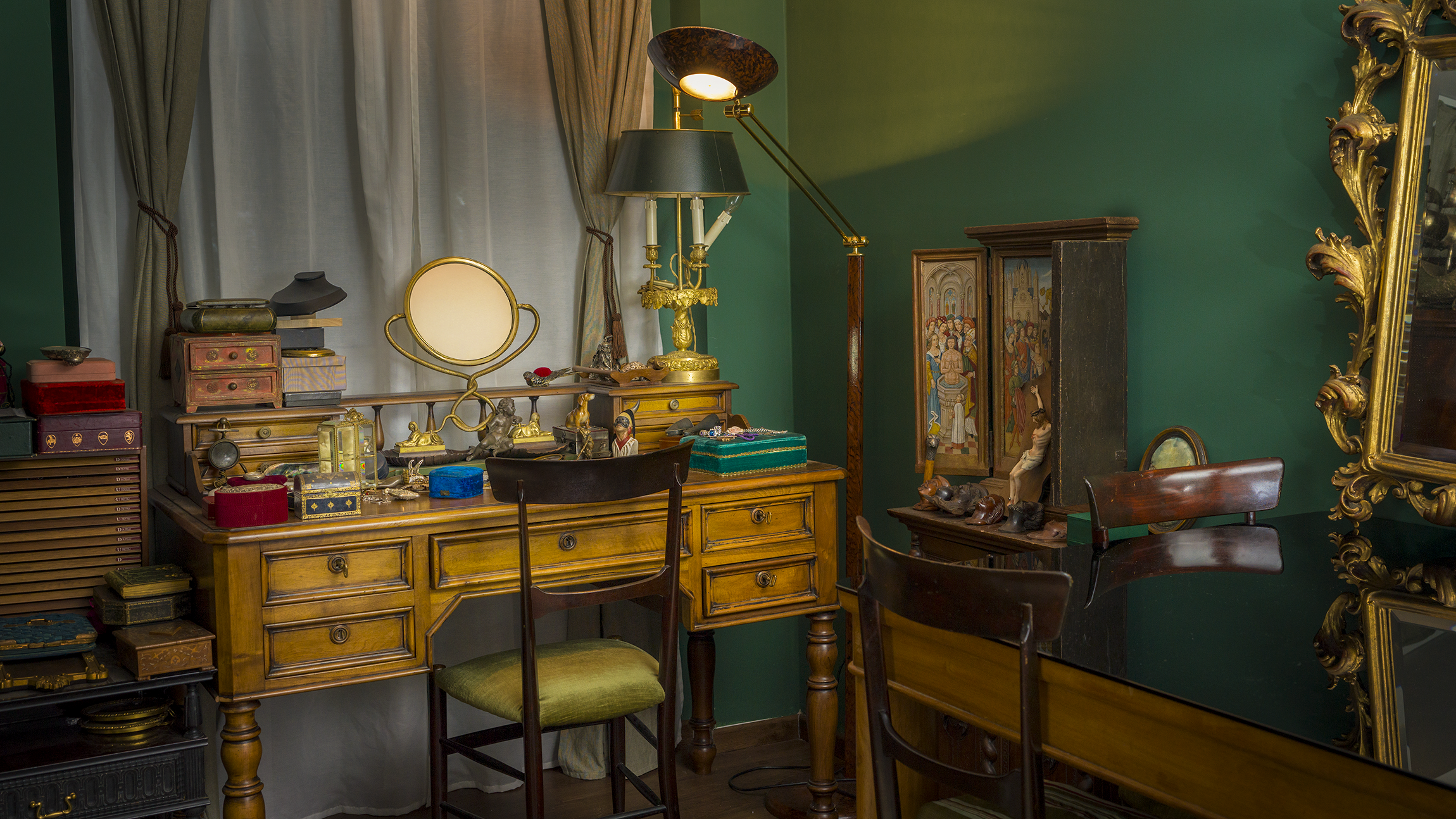 Interno del negozio Fantasia Artantiques Milano